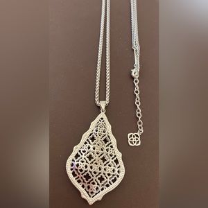 Kendra Scott necklace in new condition. Never been used. Silver color.